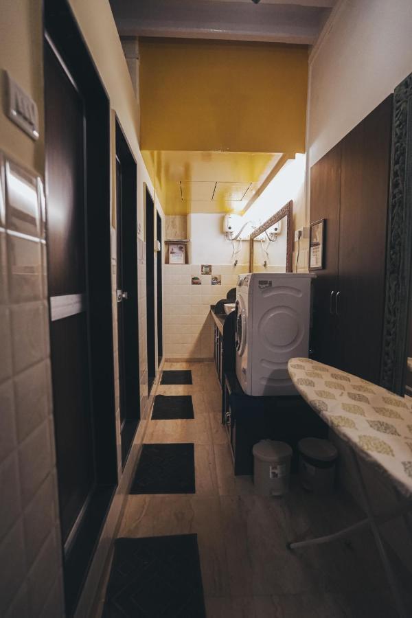 Gosolo Stays Bandra Hostel Mumbai Exterior foto
