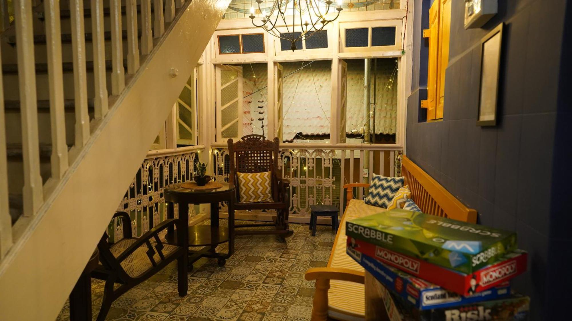 Gosolo Stays Bandra Hostel Mumbai Exterior foto